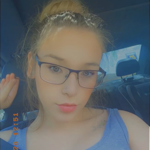 Meet your Posher, Taylor - Picture 1 of 1